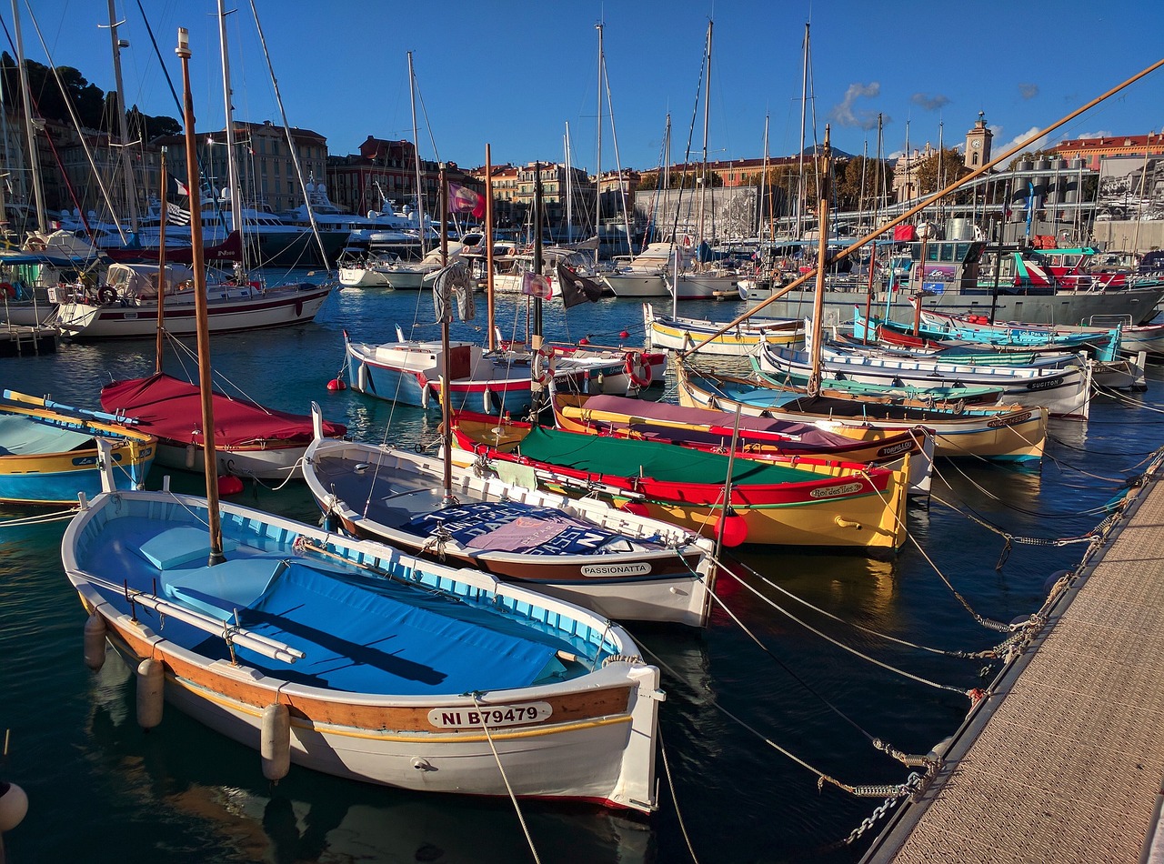 Reformas para una Casa de Estilo Mediterráneo Costero: Encanto junto al Mar